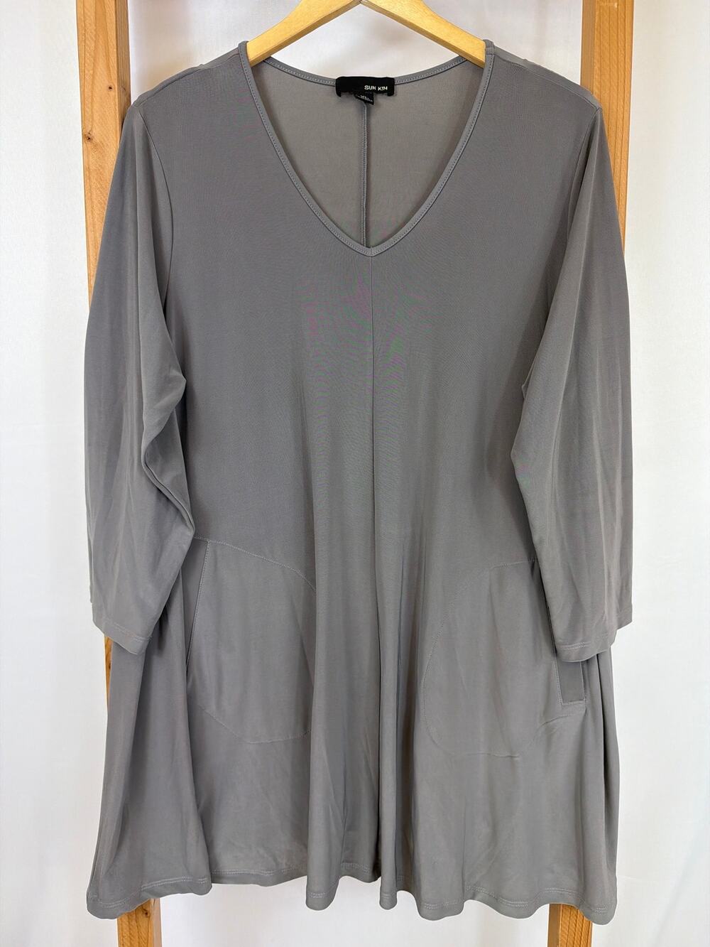 Sun Kim / Comfy USA  Gray V Neck  Swing Top With Pockets Size XL